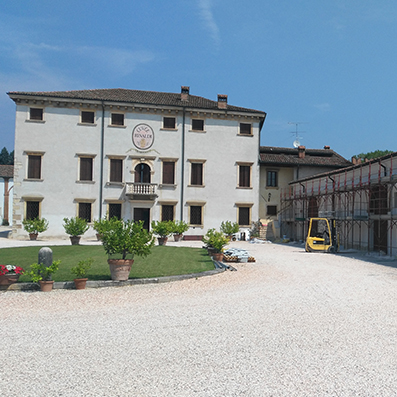 Villa Rinaldi isolata sull'esterno 